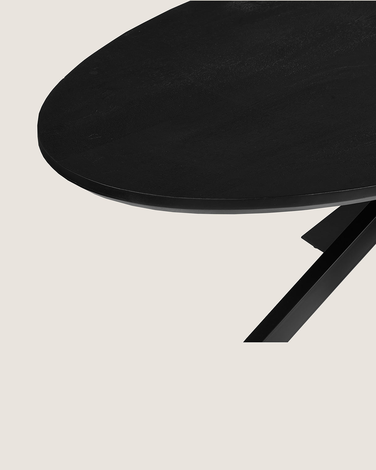 Eettafel Lotte Black with Wooden Matrix Leg - Oval | 140 cm