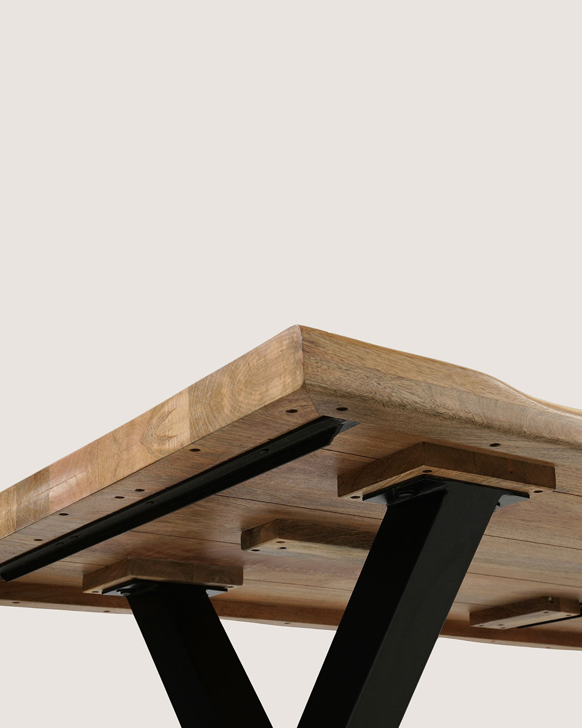 Eettafel Zoe Natural met X-vormige poten - Live Edge