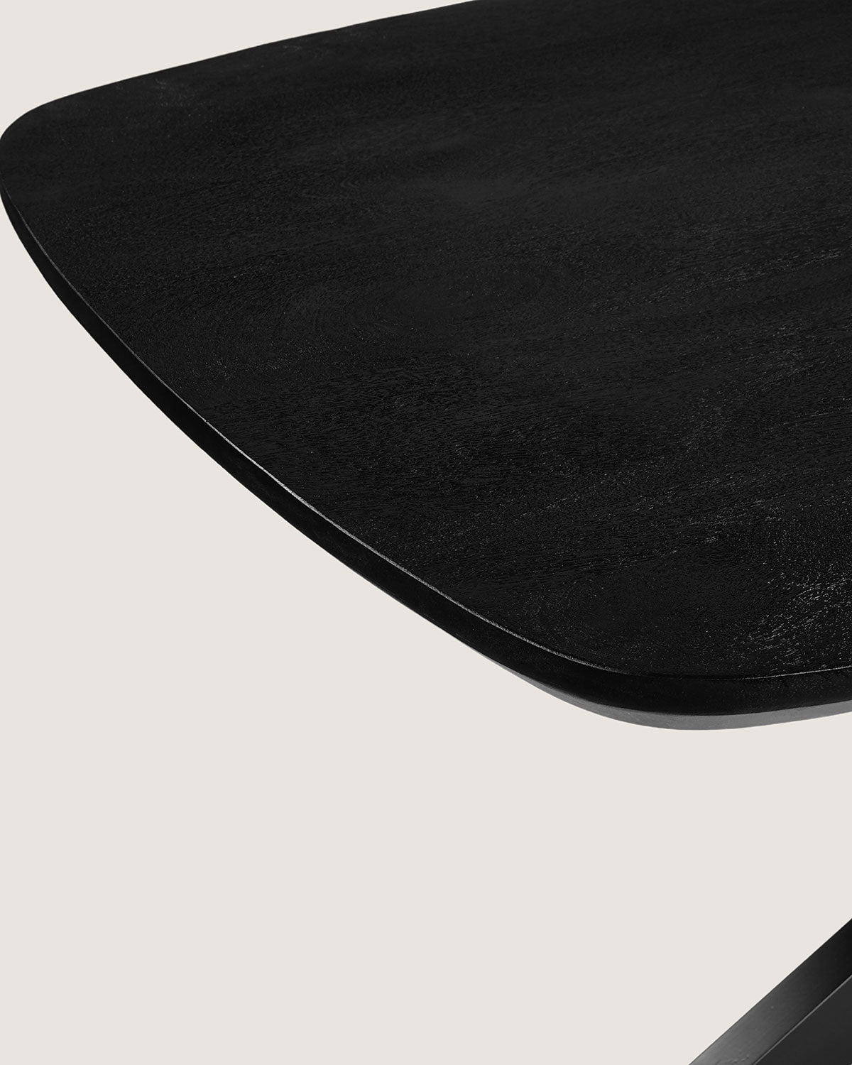 Eettafel Fynn Zwart met Matrix Poten - Deens Ovaal