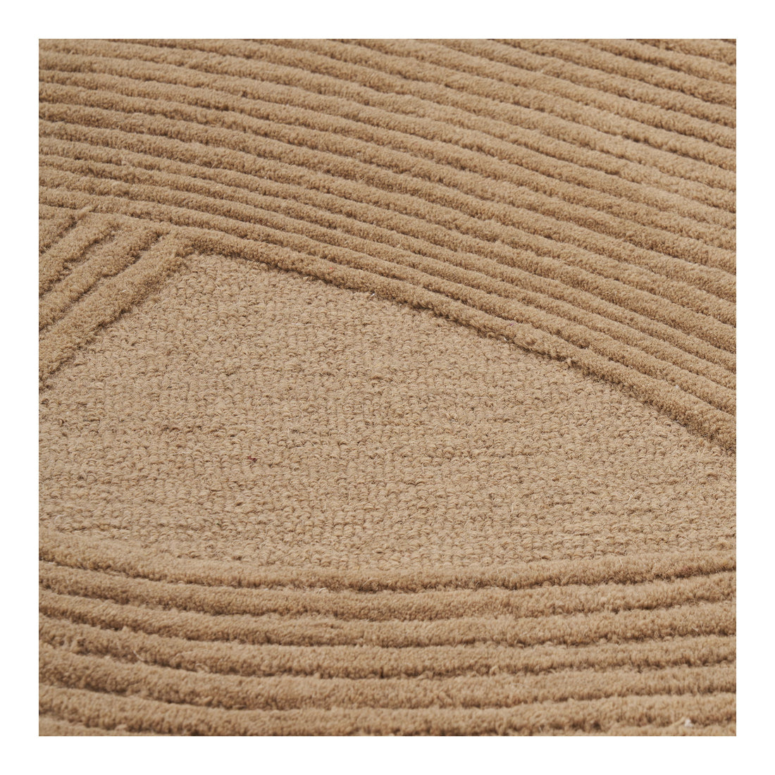 Pune rug in brown, 230 cm – front three-quarter view