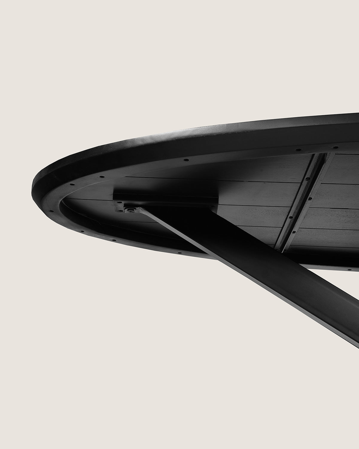 Eettafel Lotte Black with Matrix Leg - Oval | 160 cm