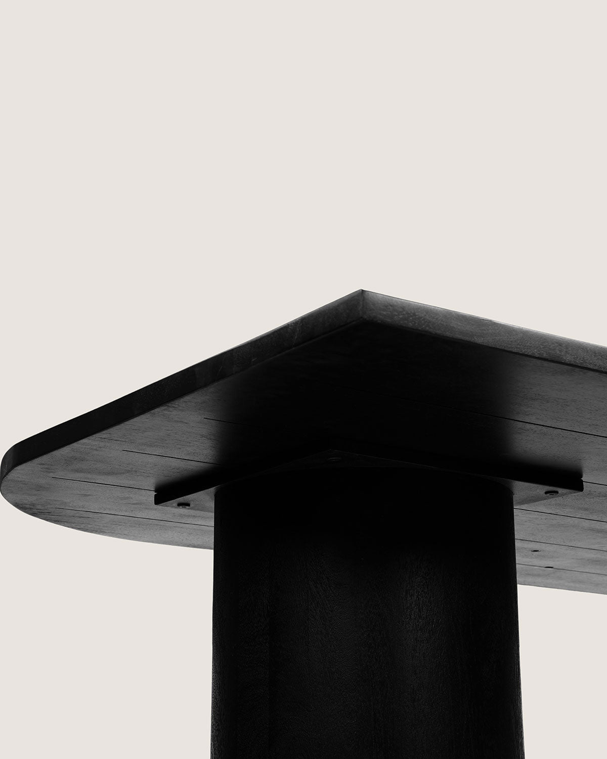 Eettafel Ella Black with Column Legs - Organic | 200 cm