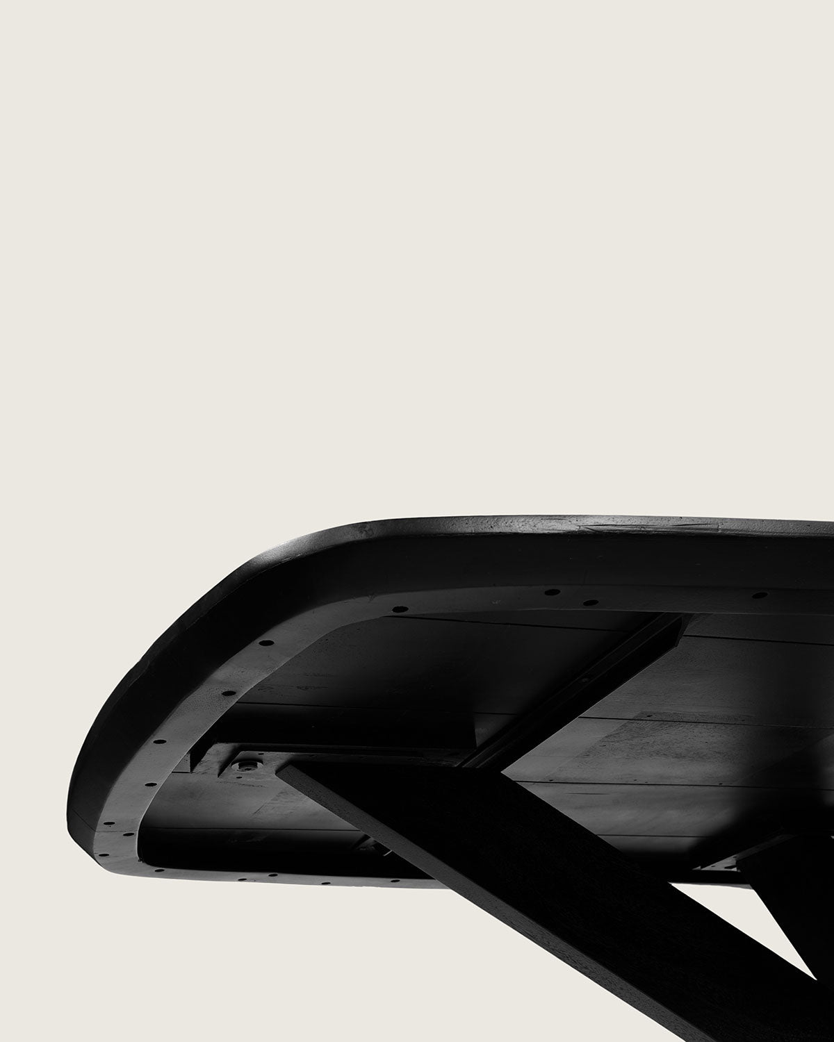 Eettafel Fynn Black with Wooden Matrix Legs - Danish Oval | 140 cm