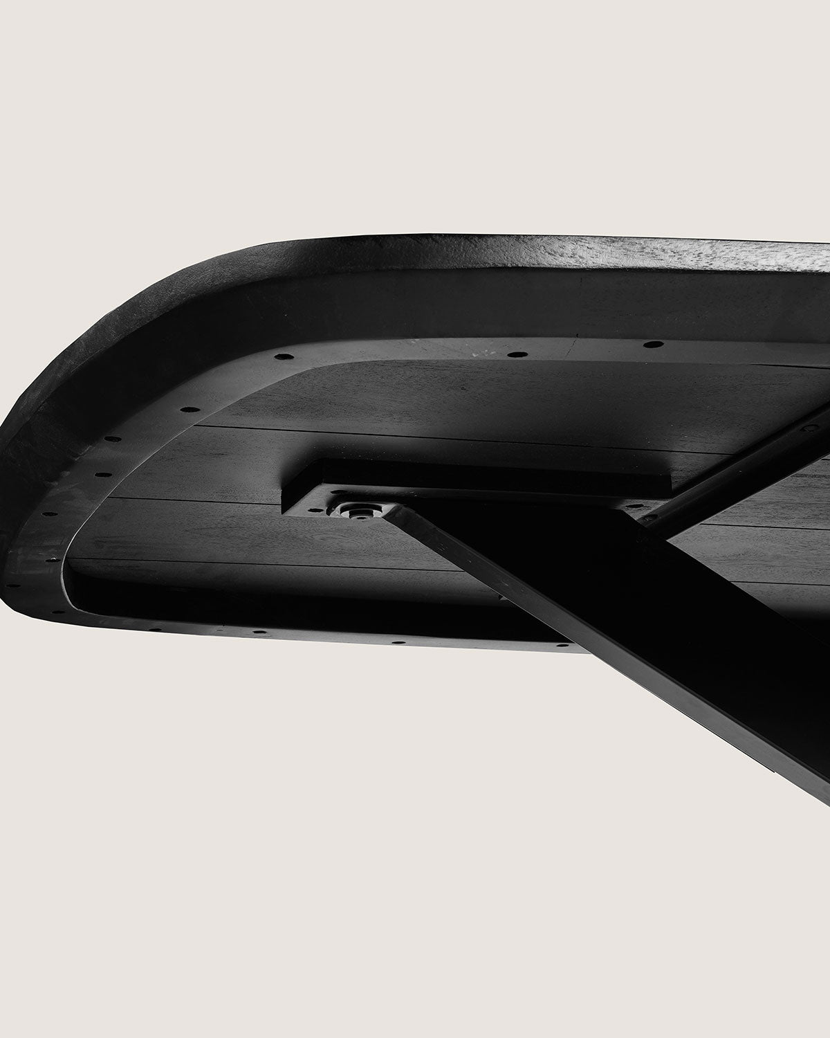 Eettafel Fynn Zwart met Matrix Poten - Deens Ovaal